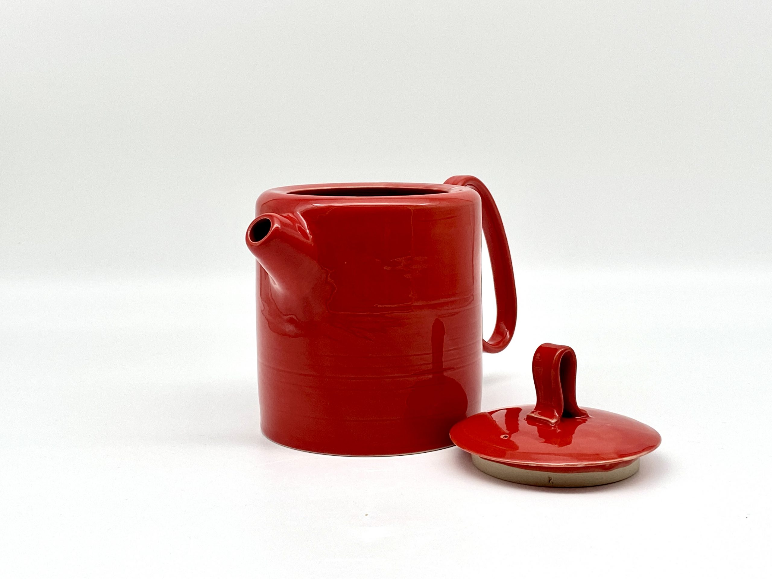Teekanne, rot glasiert, von P. & C. | STUDIO CERAMICS
