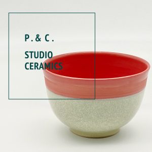Darstellung einer Keramik von P. & C. STUDIO CERAMICS und dem Logo.