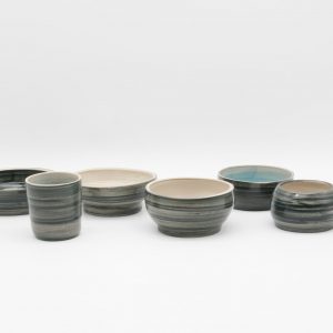 Becher, Tassen und Schalen / mit Engoben und Glasur gestaltet / entstanden im Töpferkurs bei P. & C. | STUDIO CERAMICS